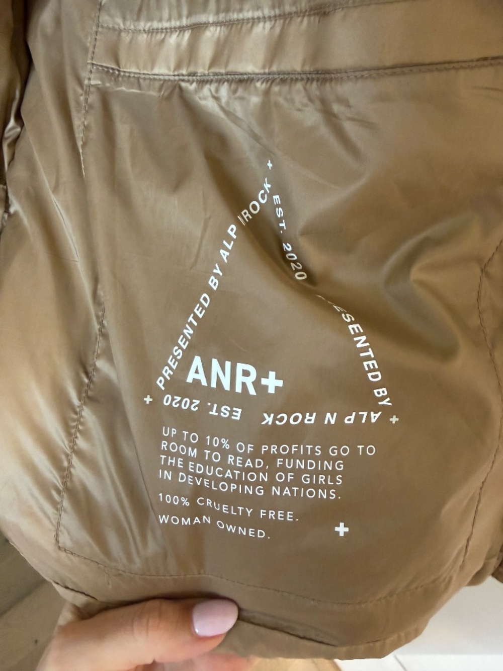 ANR+ Oversized Camel Puffer Jacket Me - Picture 5 of 5